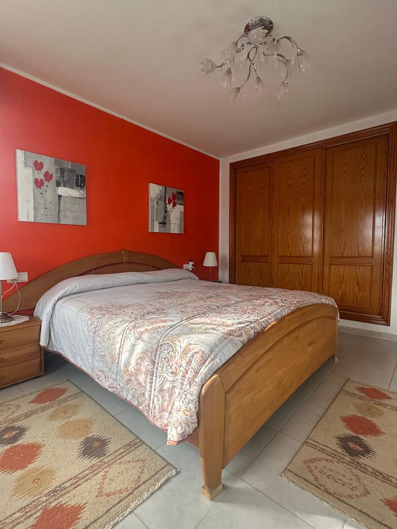 SPACIOUS HOUSE WITH VIEWS AND CLOSE TO THE SEA IN CALPE