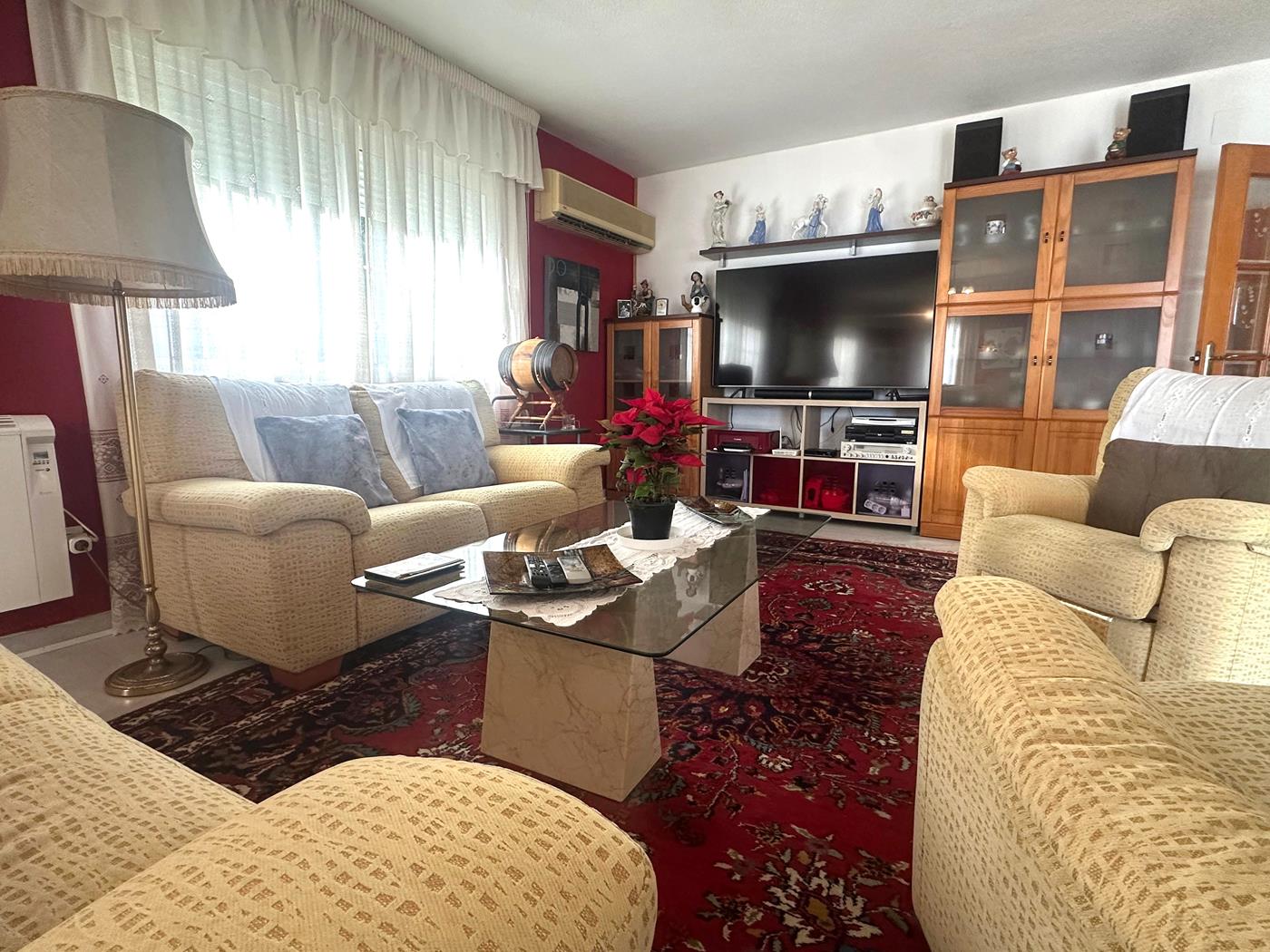 SPACIOUS HOUSE WITH VIEWS AND CLOSE TO THE SEA IN CALPE