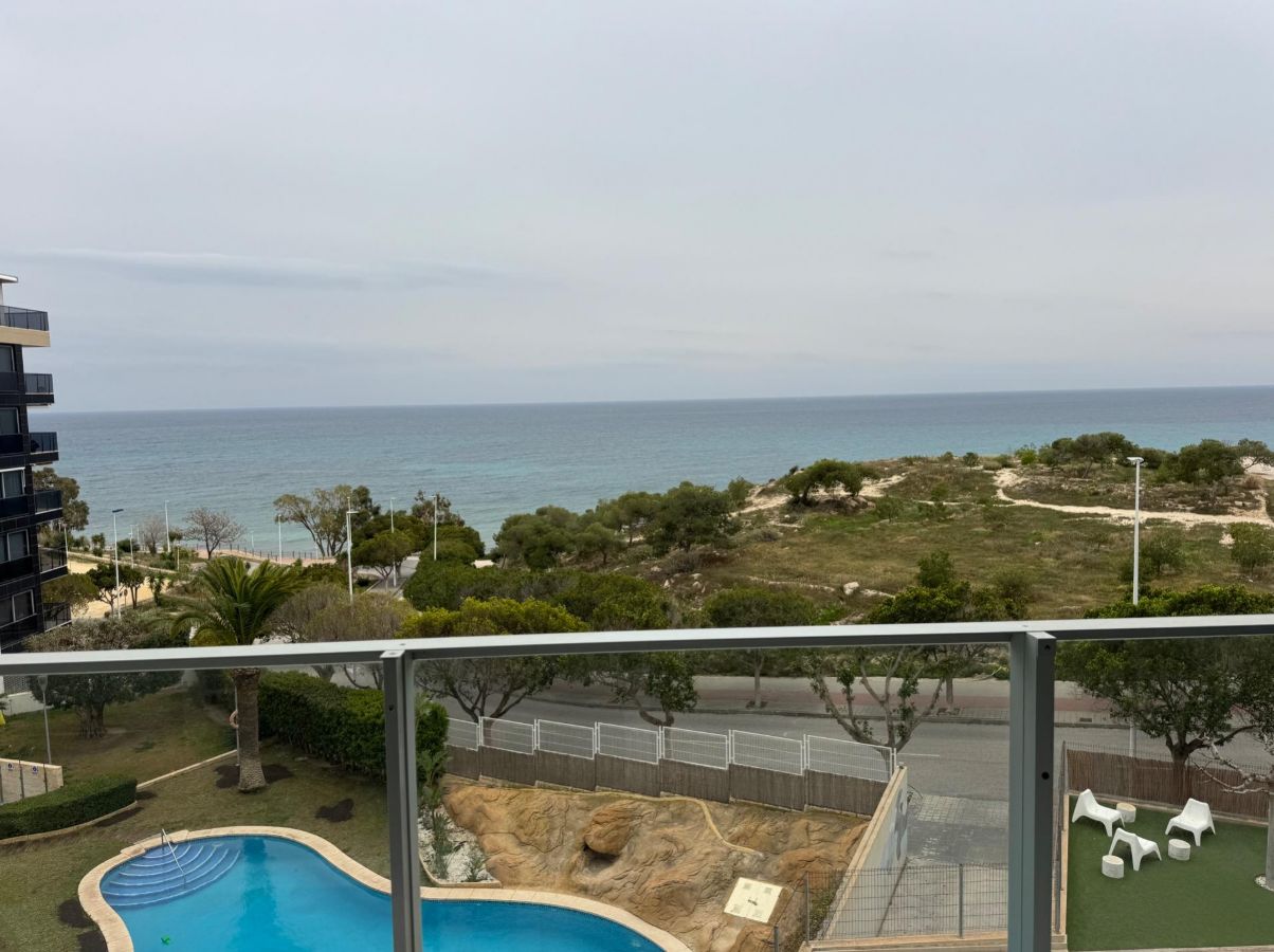 SPACIOUS APARTMENT ON THE FRONT LINE OF THE BEACH IN VILLAJOYOSA