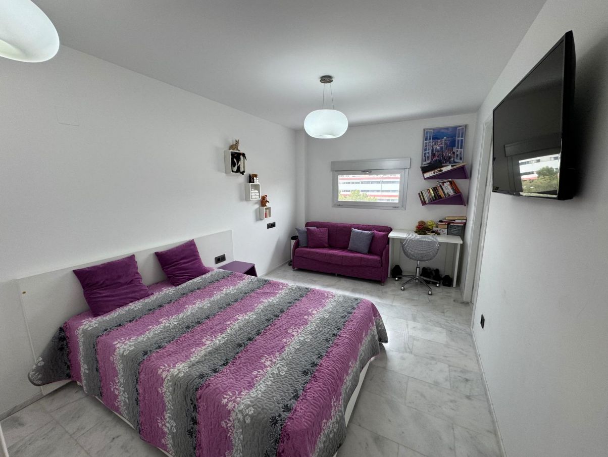 SPACIOUS APARTMENT ON THE FRONT LINE OF THE BEACH IN VILLAJOYOSA