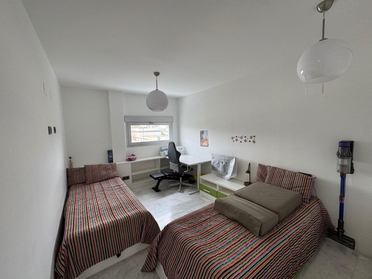 SPACIOUS APARTMENT ON THE FRONT LINE OF THE BEACH IN VILLAJOYOSA