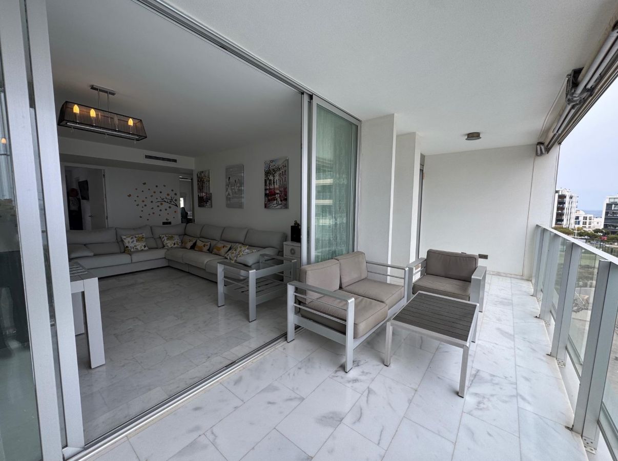 SPACIOUS APARTMENT ON THE FRONT LINE OF THE BEACH IN VILLAJOYOSA
