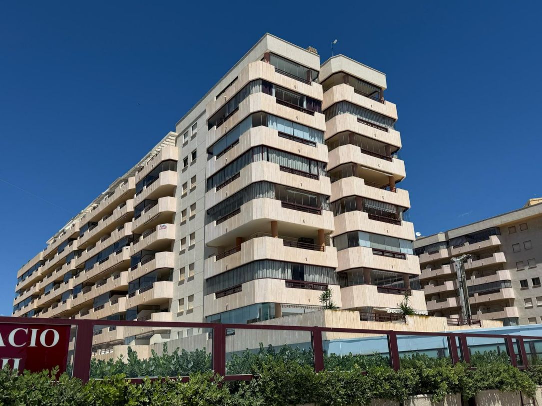 SPACIOUS APARTMENT ON FIRST FRONT LINE IN CALPE