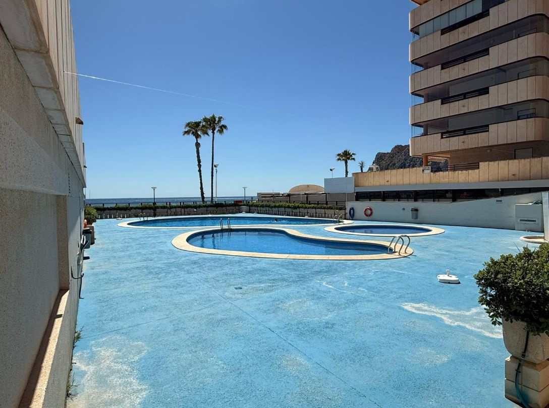 SPACIOUS APARTMENT ON FIRST FRONT LINE IN CALPE
