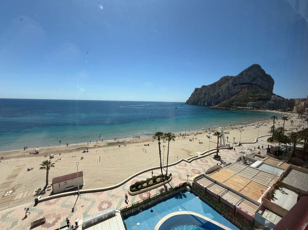 SPACIOUS APARTMENT ON FIRST FRONT LINE IN CALPE