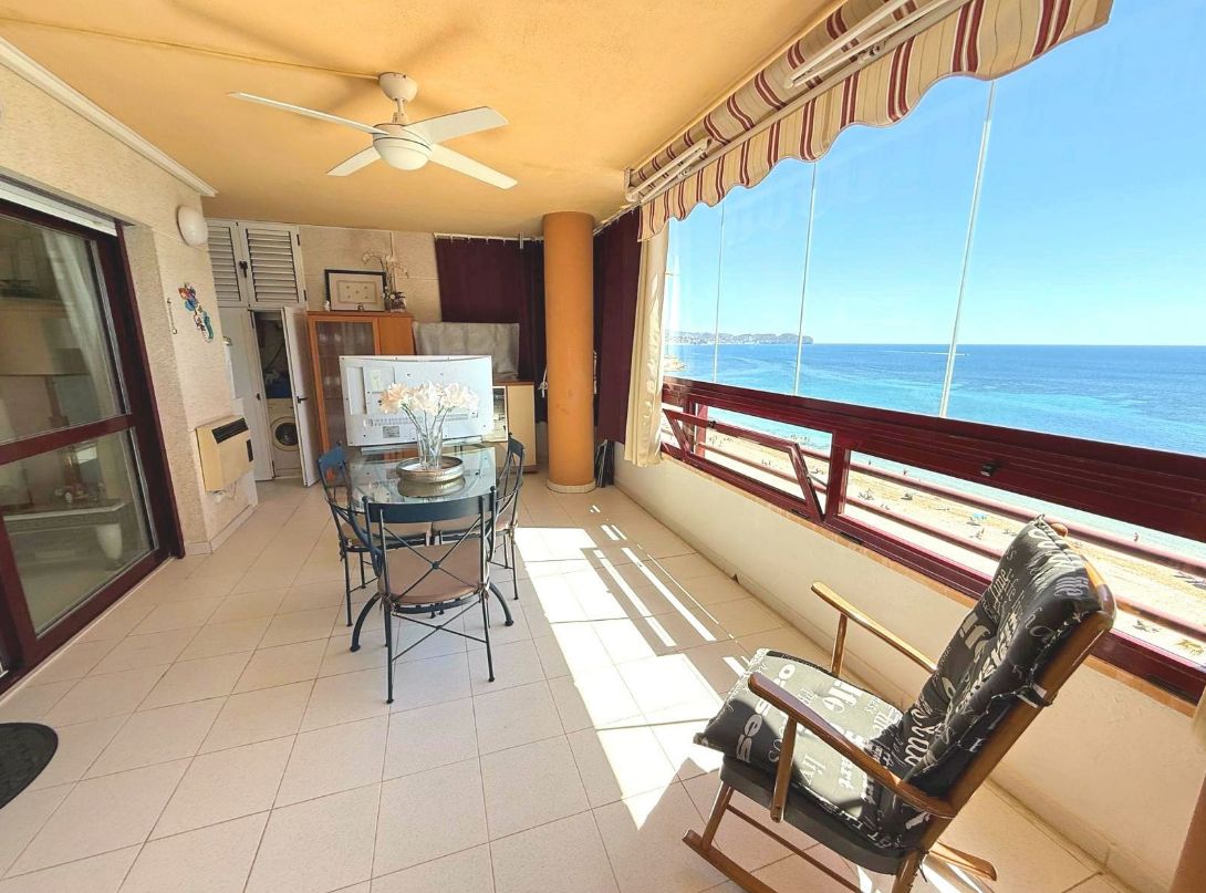 SPACIOUS APARTMENT ON FIRST FRONT LINE IN CALPE