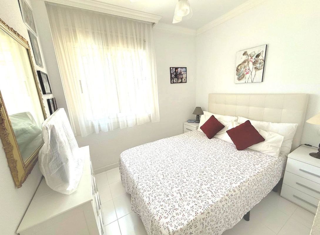 SPACIOUS APARTMENT ON FIRST FRONT LINE IN CALPE
