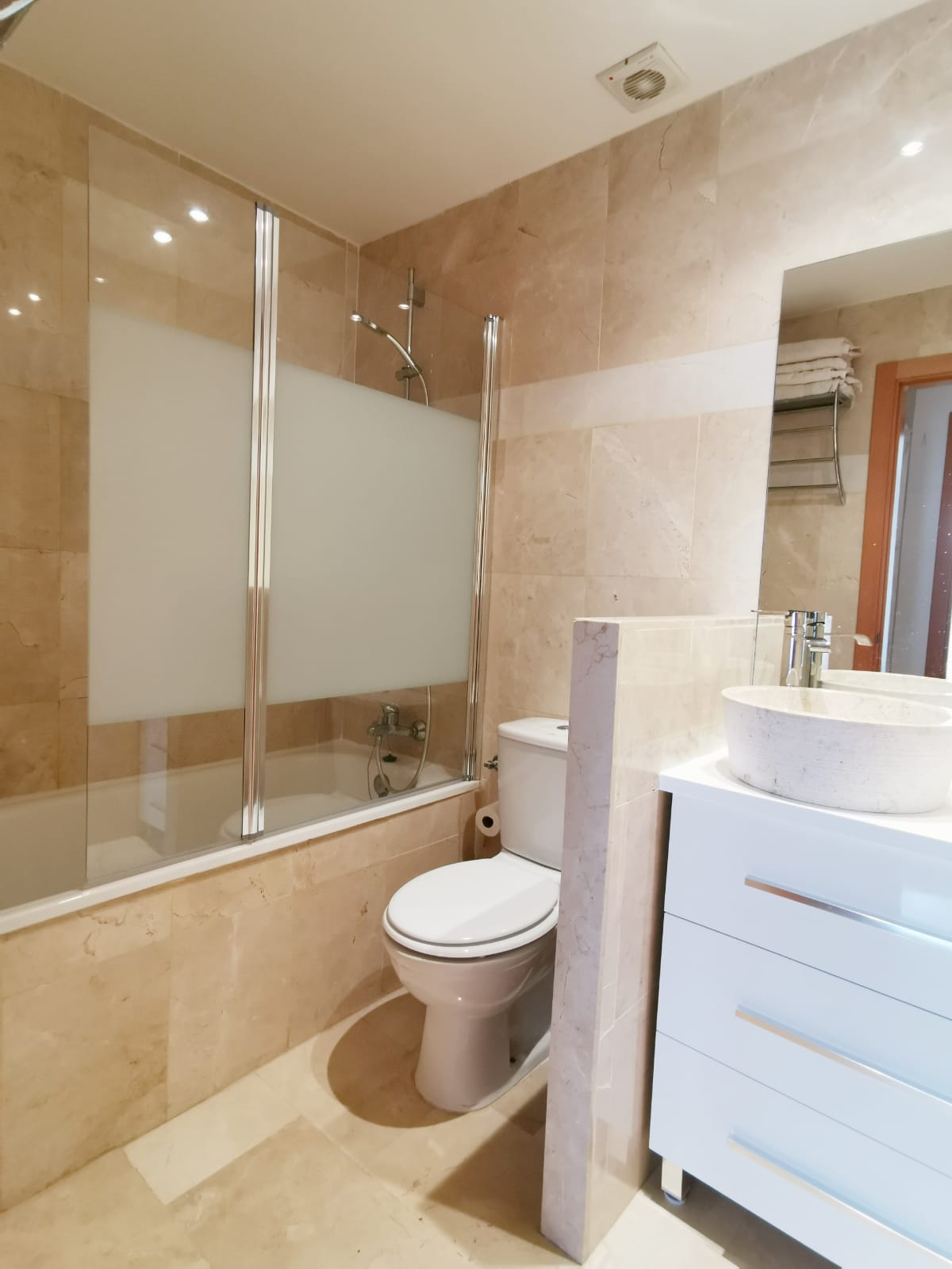 REFORBED APARTMENT ON THE FRONT LINE OF CALPE BEACH