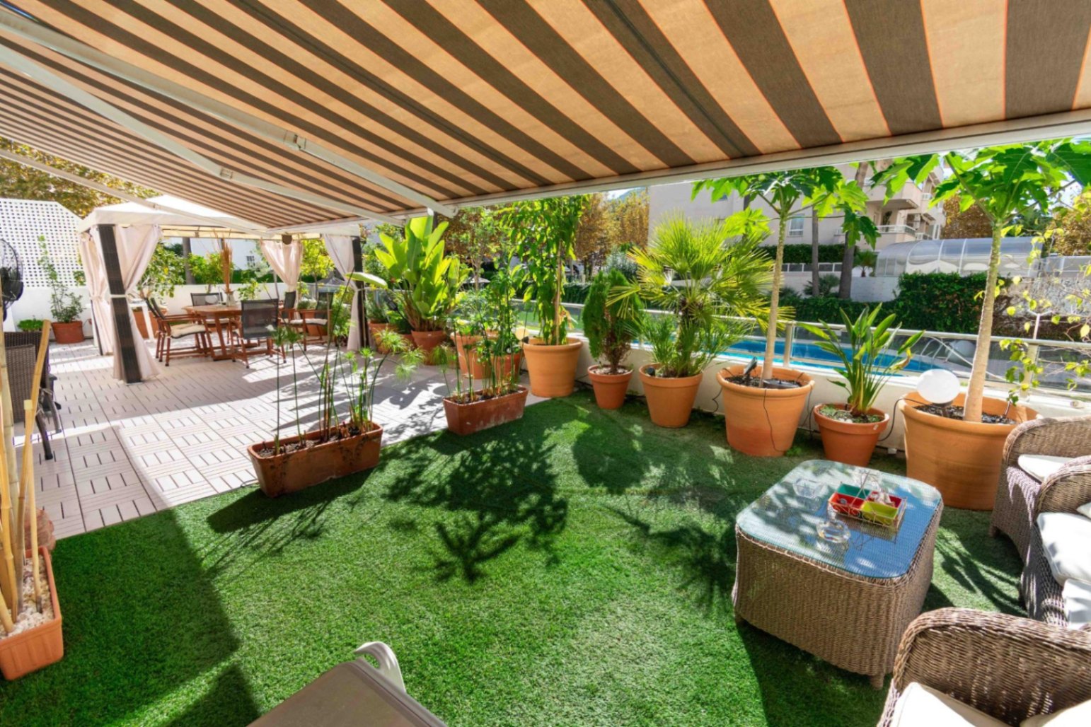 Spacious ground floor apartment of 100 m2 plus a 75 m2 terrace