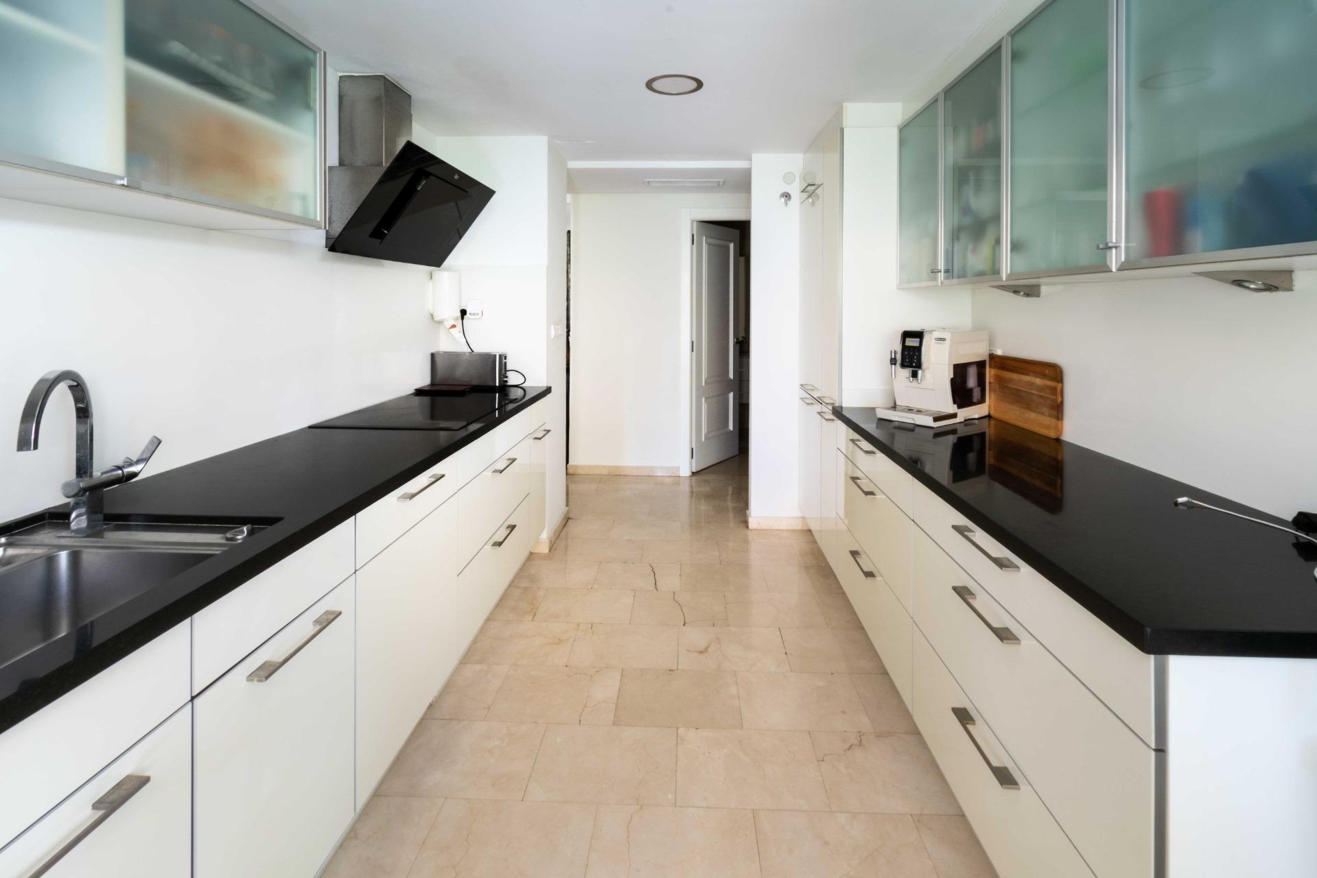 Spacious ground floor apartment of 100 m2 plus a 75 m2 terrace