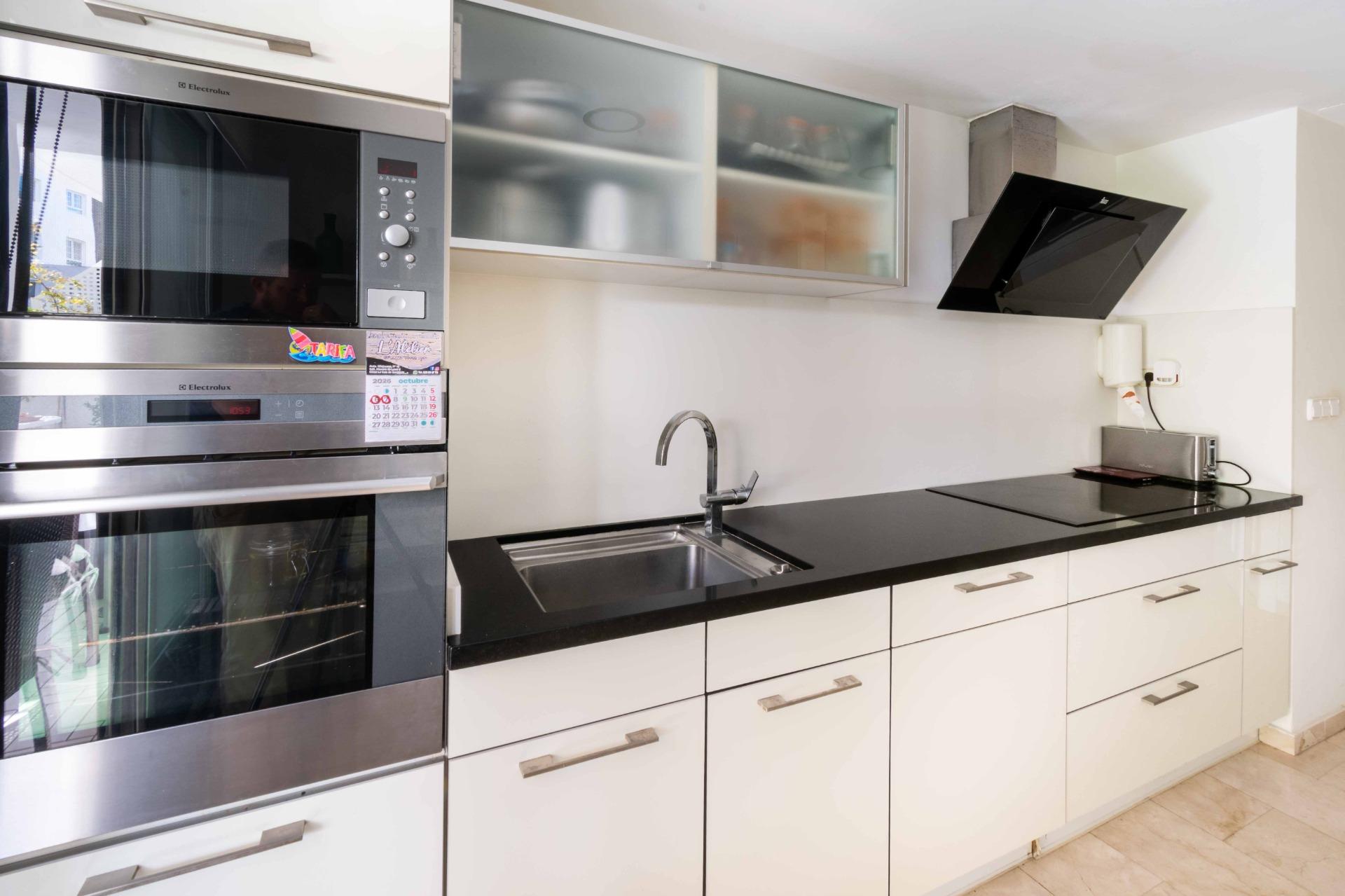 Spacious ground floor apartment of 100 m2 plus a 75 m2 terrace