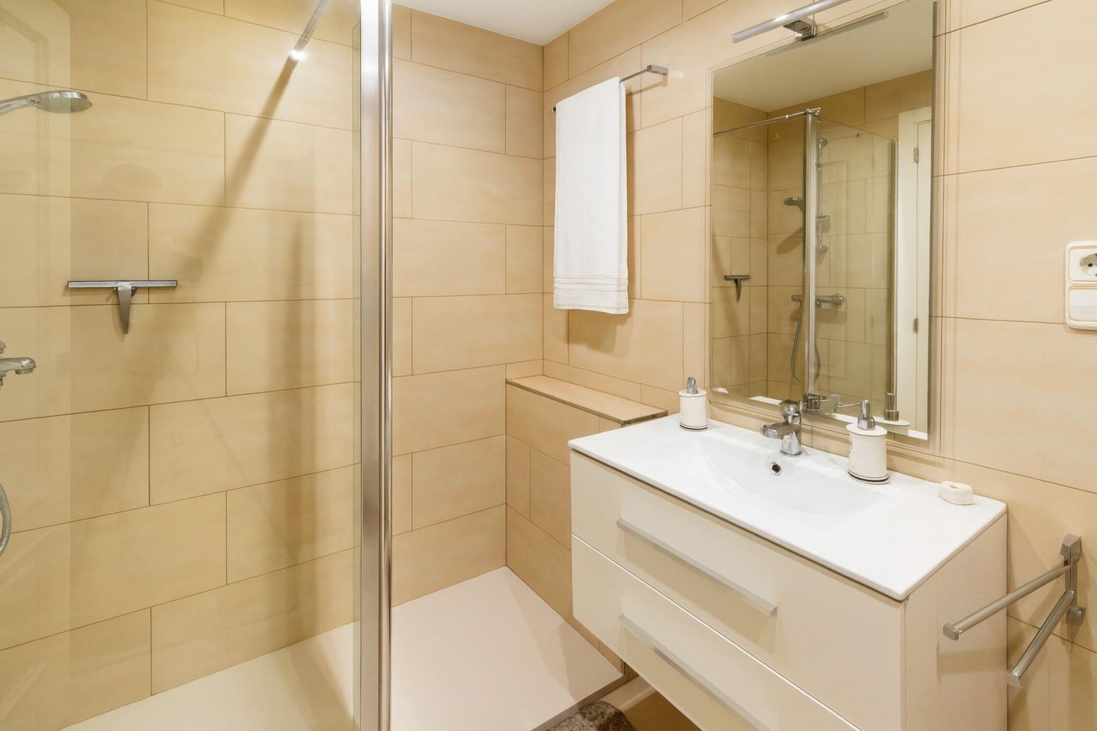 Spacious ground floor apartment of 100 m2 plus a 75 m2 terrace