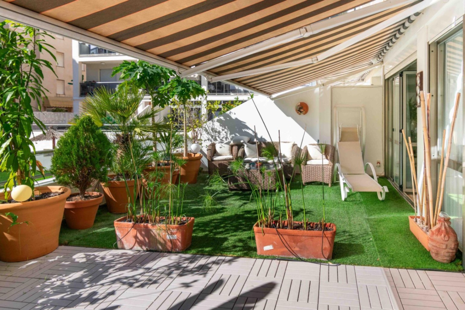 Spacious ground floor apartment of 100 m2 plus a 75 m2 terrace