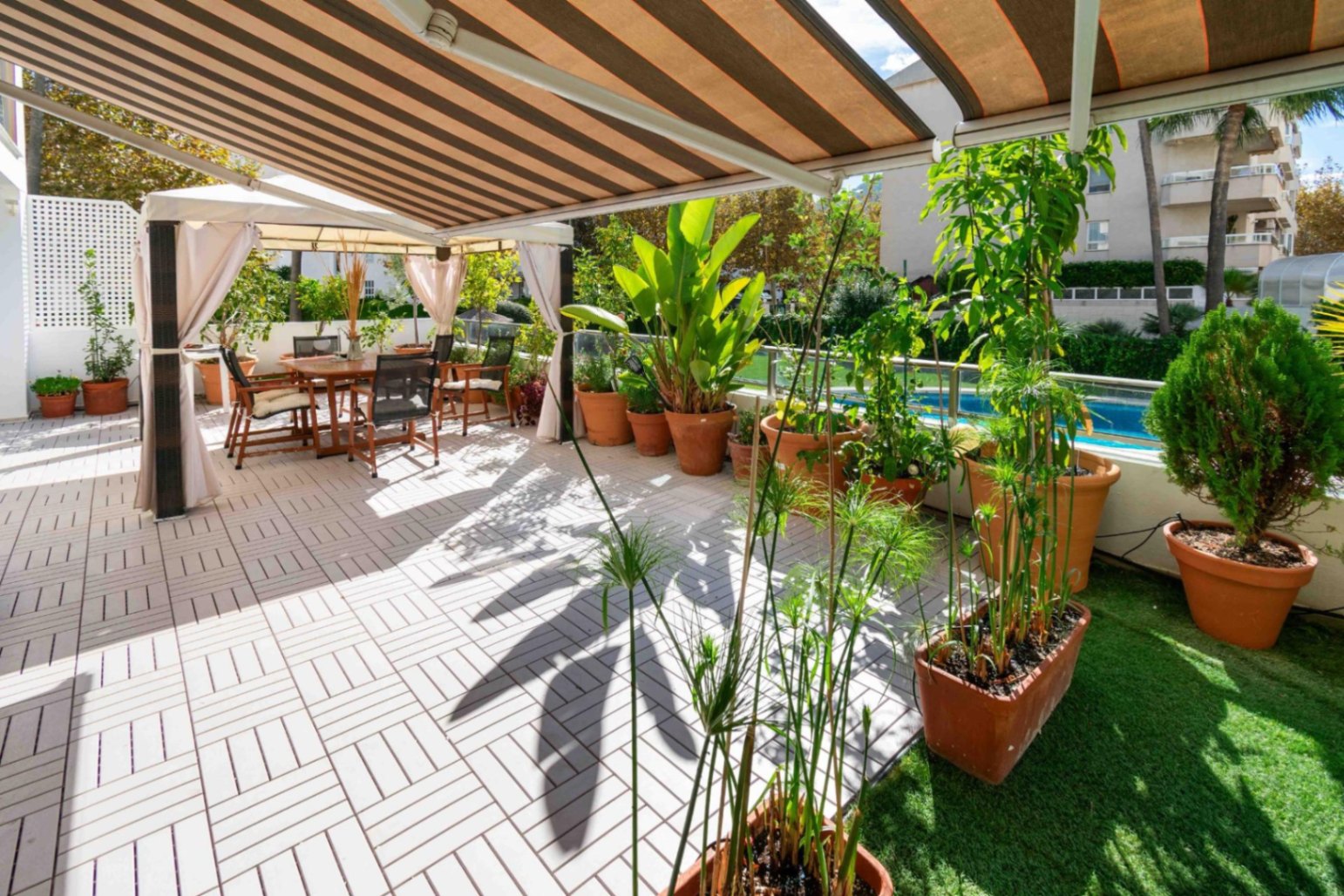 Spacious ground floor apartment of 100 m2 plus a 75 m2 terrace
