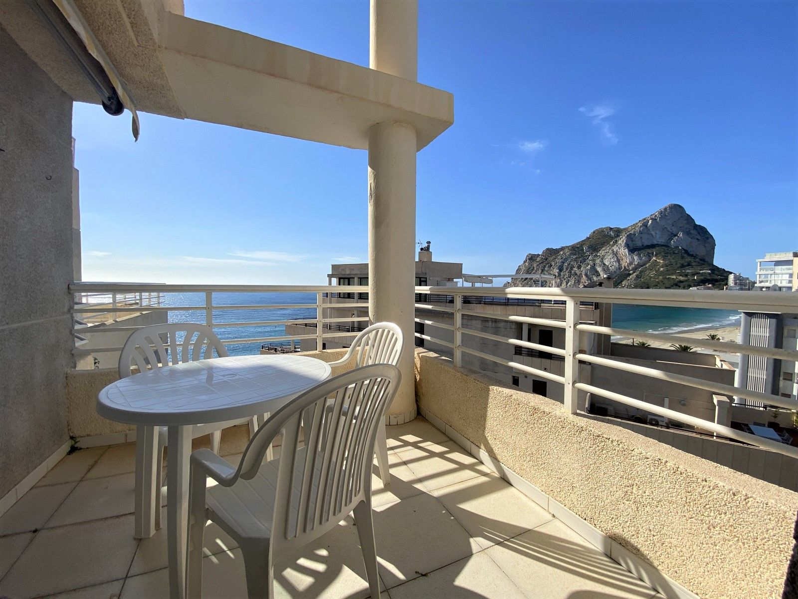1ST LINE APARTMENT WITH PARKING AND BEAUTIFUL VIEWS IN CALPE