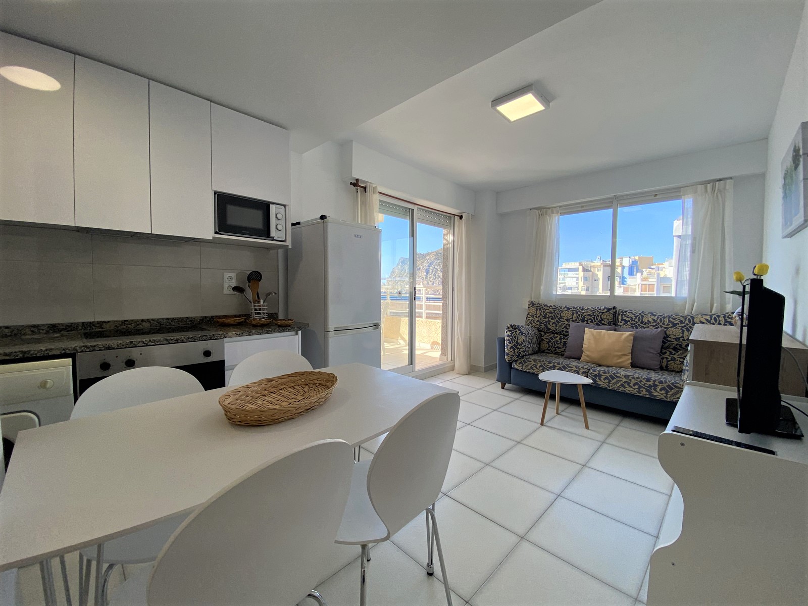 1ST LINE APARTMENT WITH PARKING AND BEAUTIFUL VIEWS IN CALPE