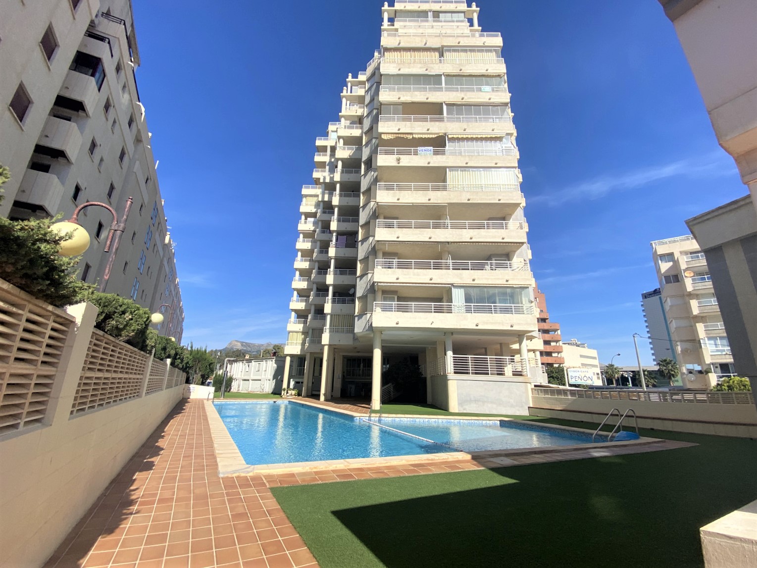 1ST LINE APARTMENT WITH PARKING AND BEAUTIFUL VIEWS IN CALPE