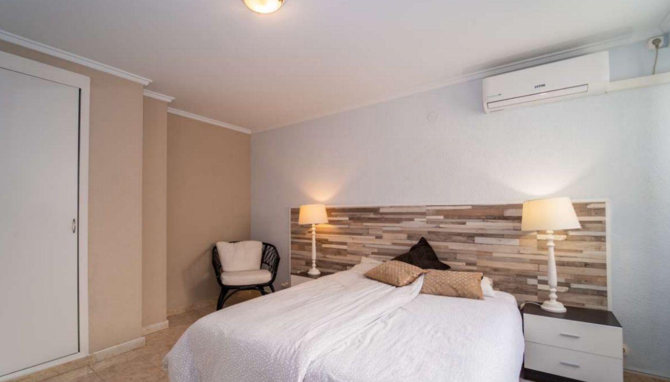 BEAUTIFUL APARTMENT ON THE FRONT LINE OF LA FOSA BEACH IN CALPE