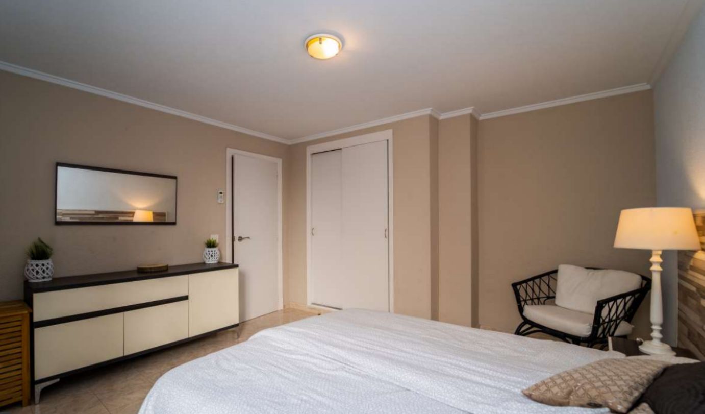 BEAUTIFUL APARTMENT ON THE FRONT LINE OF LA FOSA BEACH IN CALPE