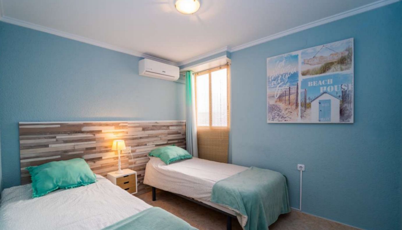 BEAUTIFUL APARTMENT ON THE FRONT LINE OF LA FOSA BEACH IN CALPE