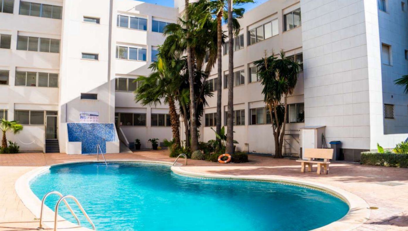 BEAUTIFUL APARTMENT ON THE FRONT LINE OF LA FOSA BEACH IN CALPE