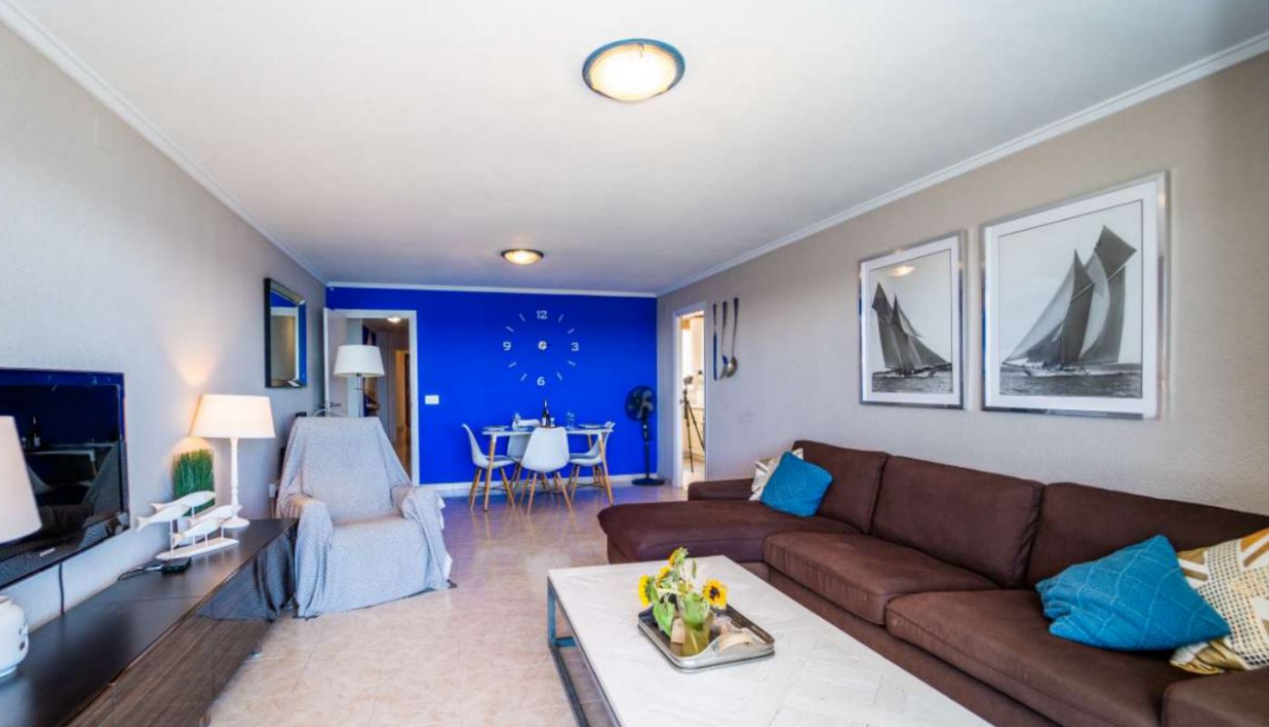 BEAUTIFUL APARTMENT ON THE FRONT LINE OF LA FOSA BEACH IN CALPE