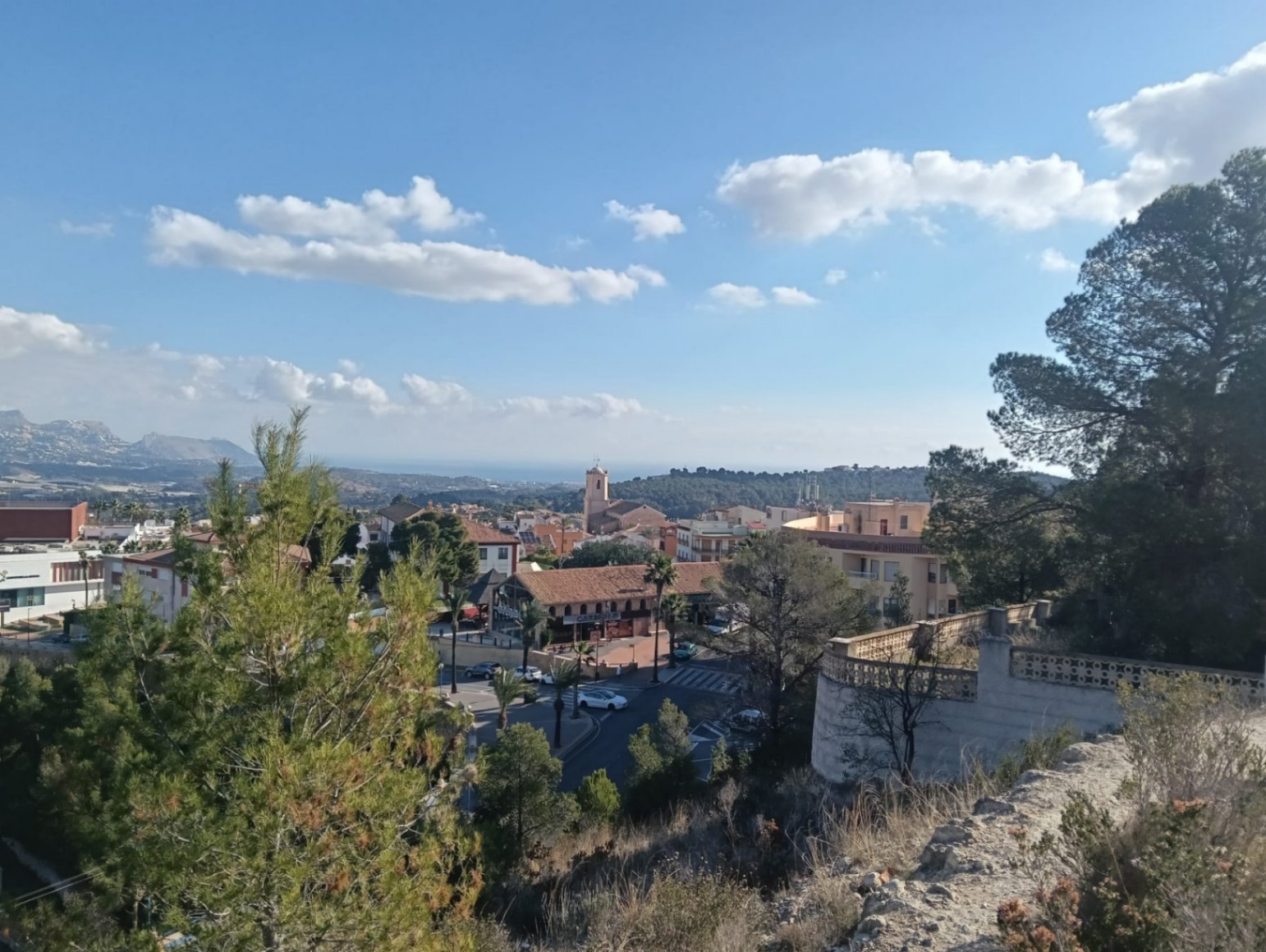 Investment property – a spacious villa with a large plot of land.