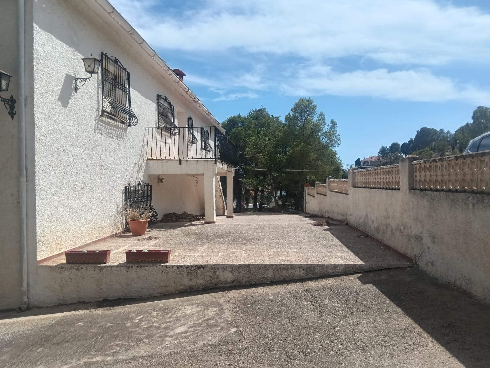 Investment property – a spacious villa with a large plot of land.