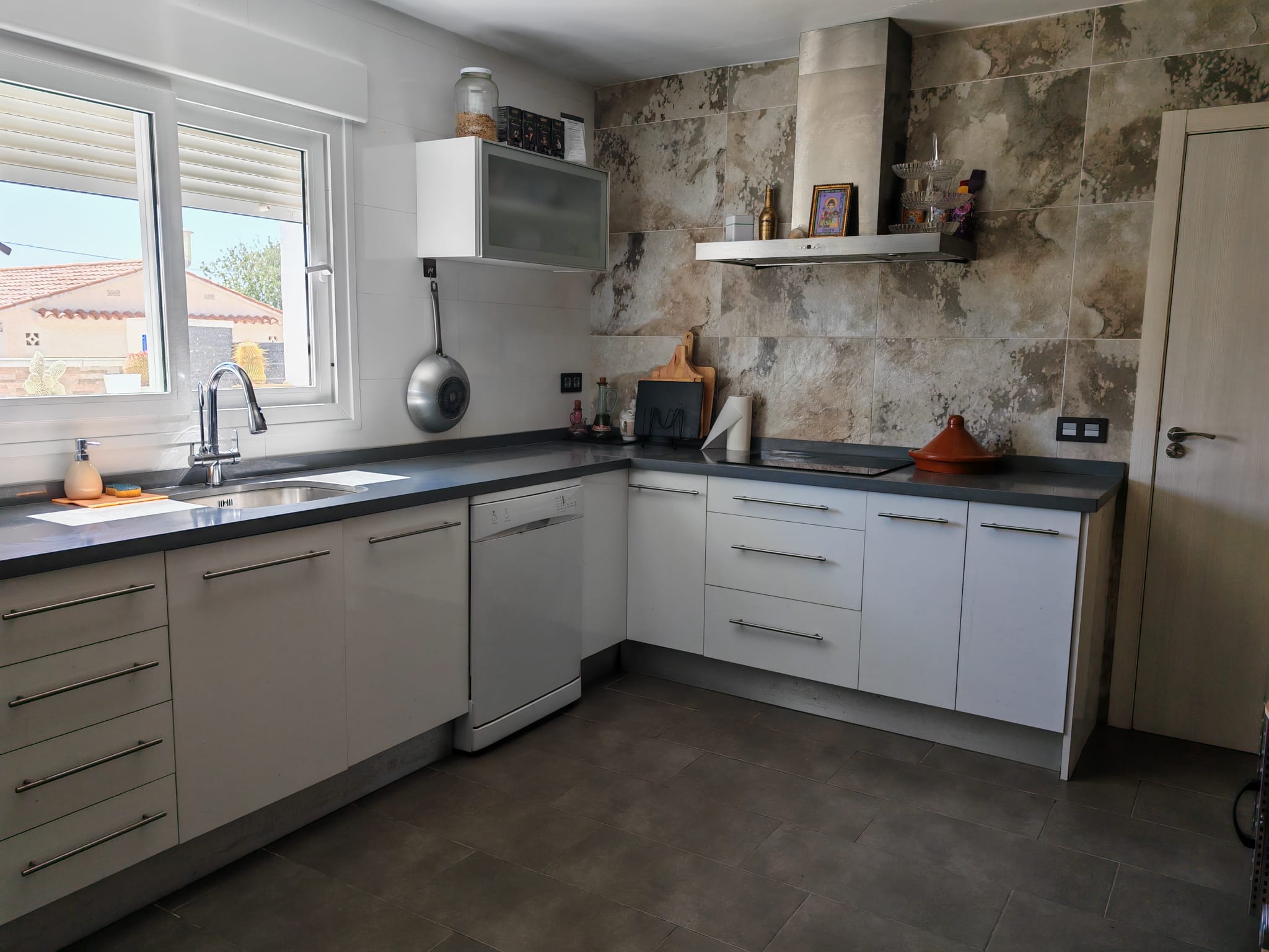 Spacious villa with private pool in Calpe (Urb. Carrio)