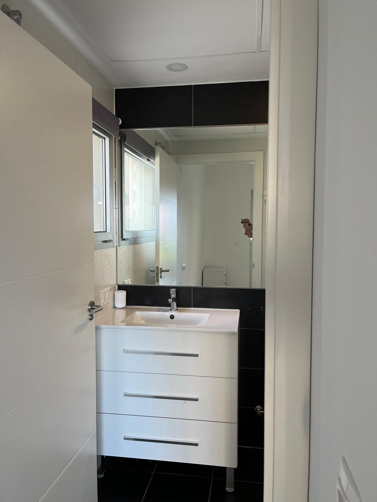 Spacious two-bedroom apartment in Calpe, close to the beach.