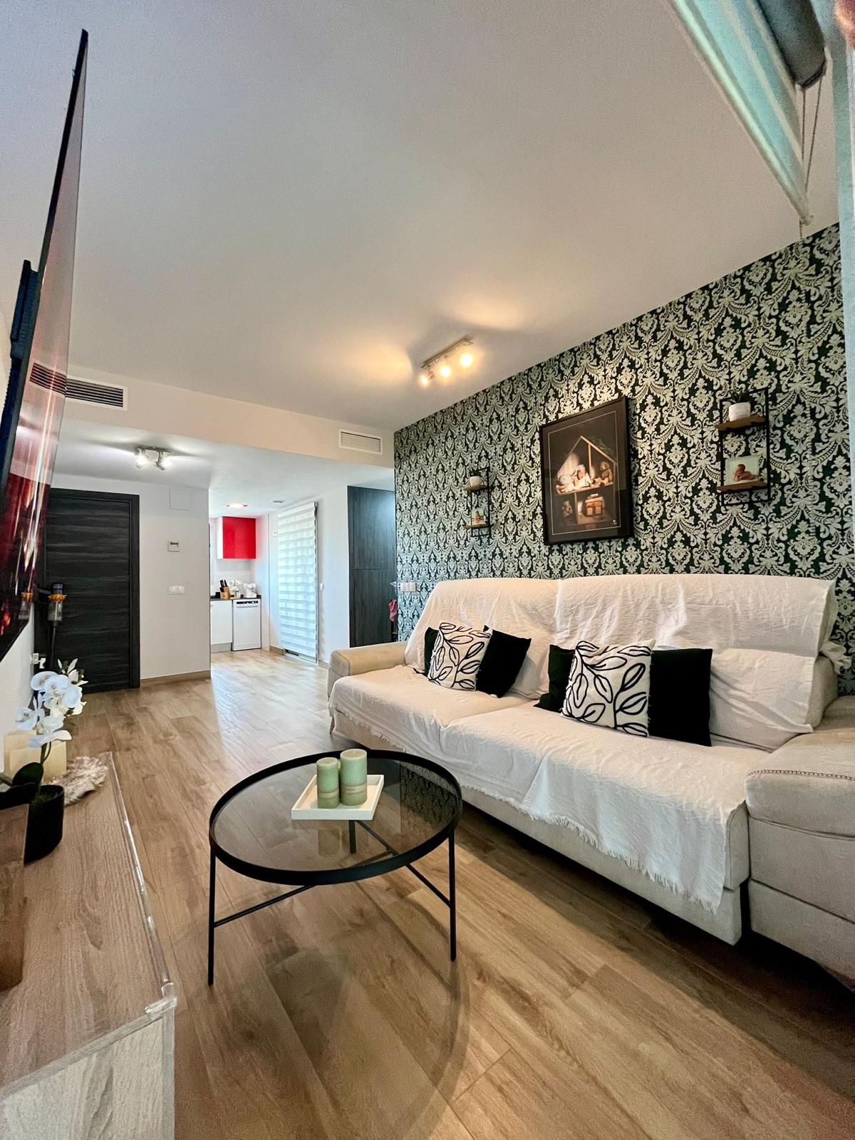 Spacious two-bedroom apartment in Calpe, close to the beach.