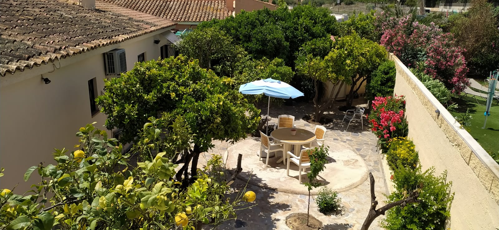 Fully Renovated Independent Chalet with Studio, Garden & Parking 