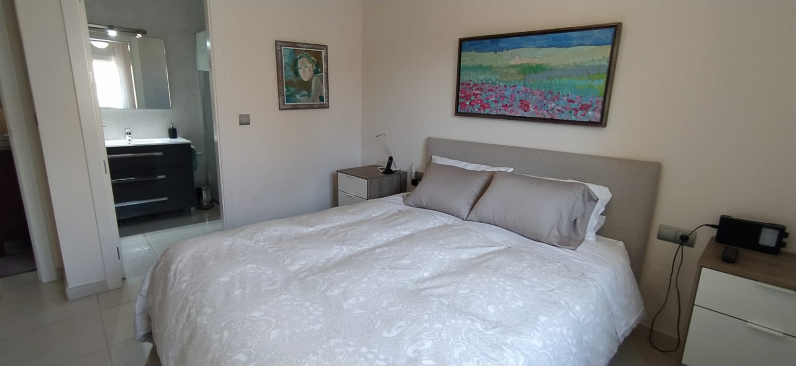Fully Renovated Independent Chalet with Studio, Garden & Parking 