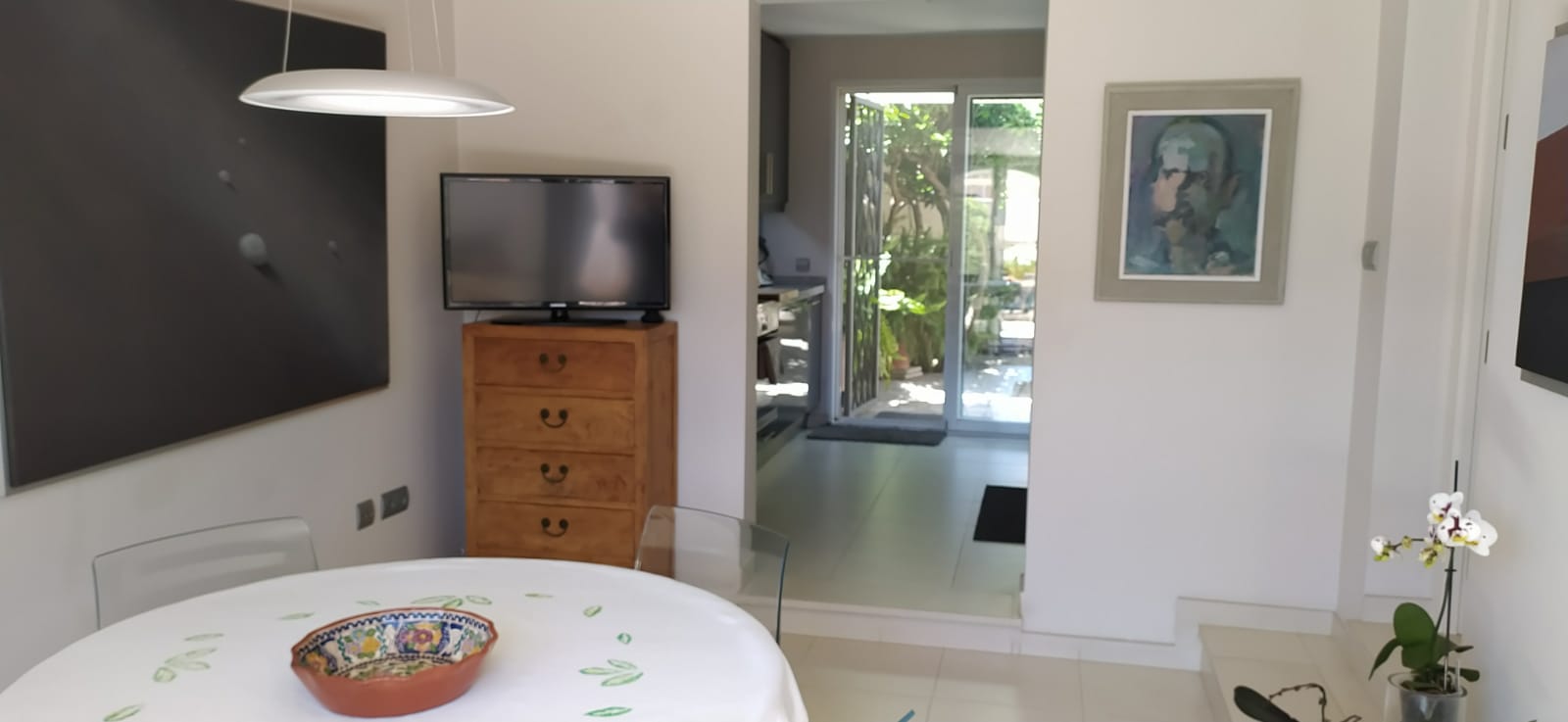 Fully Renovated Independent Chalet with Studio, Garden & Parking 
