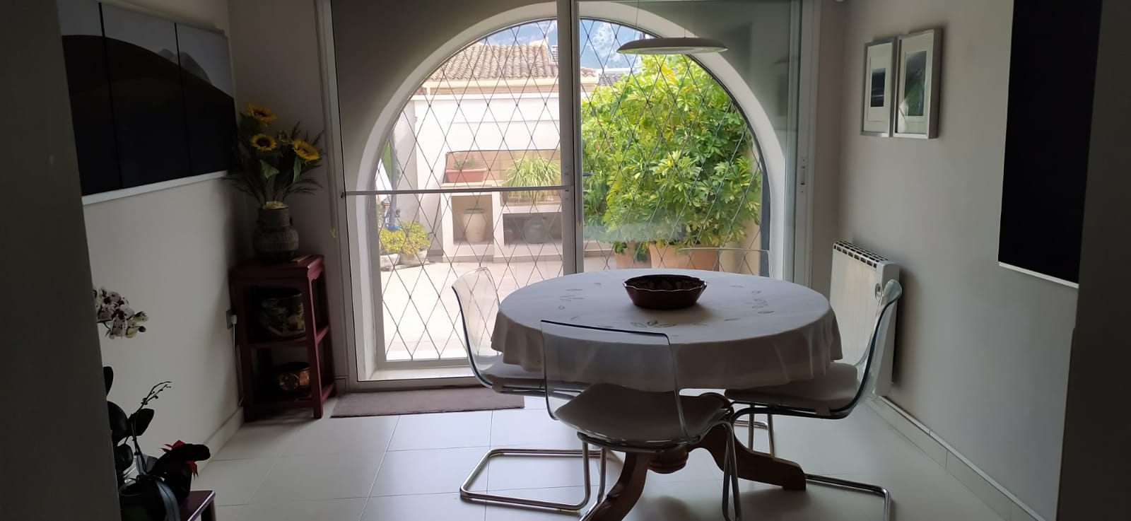 Fully Renovated Independent Chalet with Studio, Garden & Parking 
