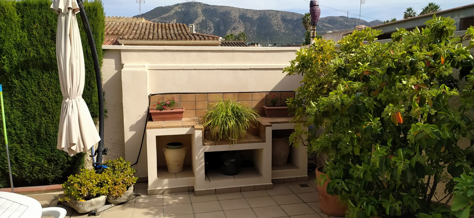 Fully Renovated Independent Chalet with Studio, Garden & Parking 