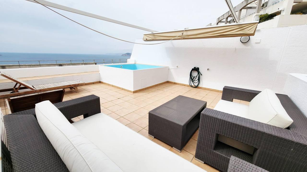 Apartment in Benidorm, with a terrace offering scenic views of the sea.