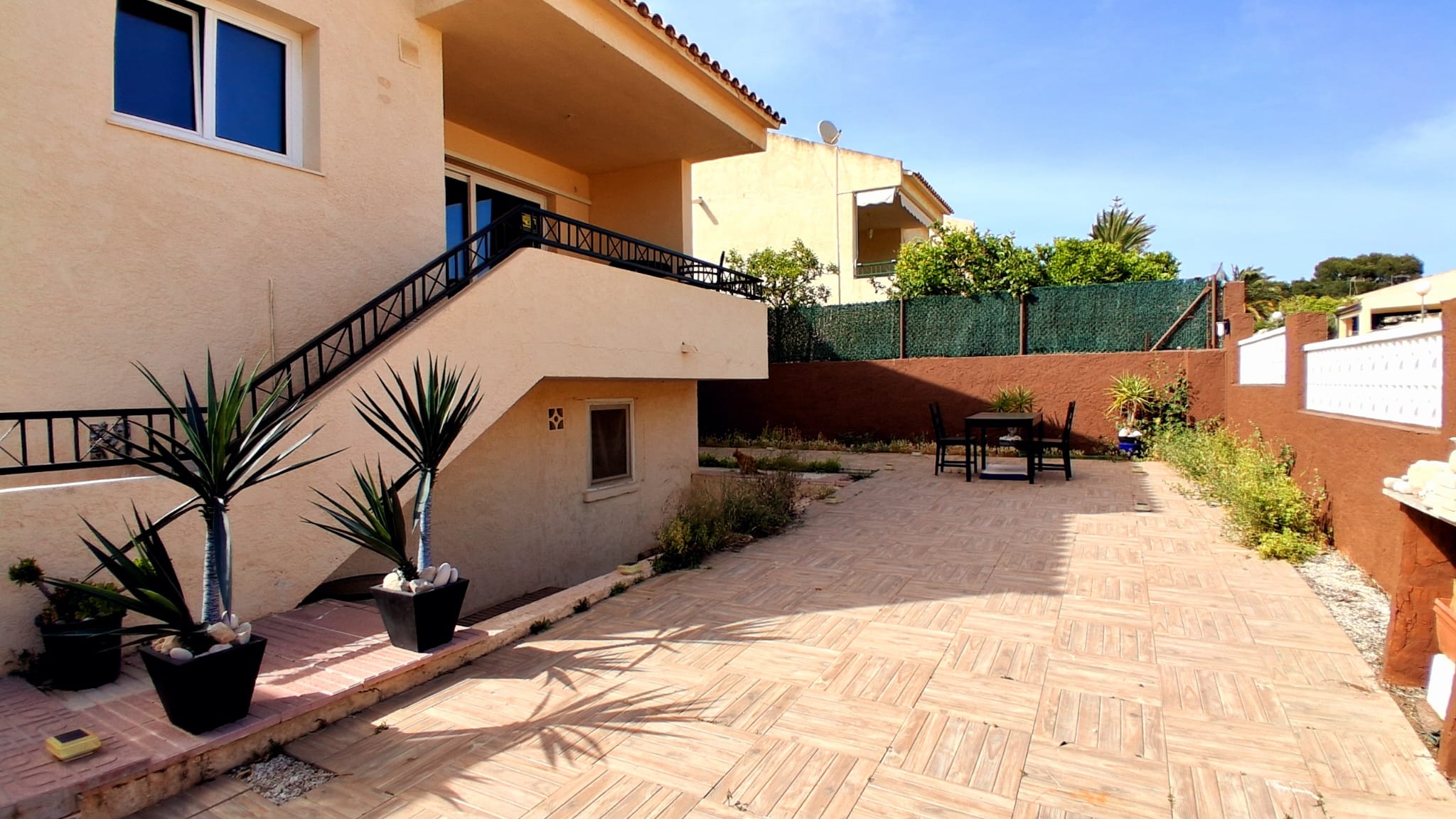 A spacious family house that is functionally divided into two apartments.