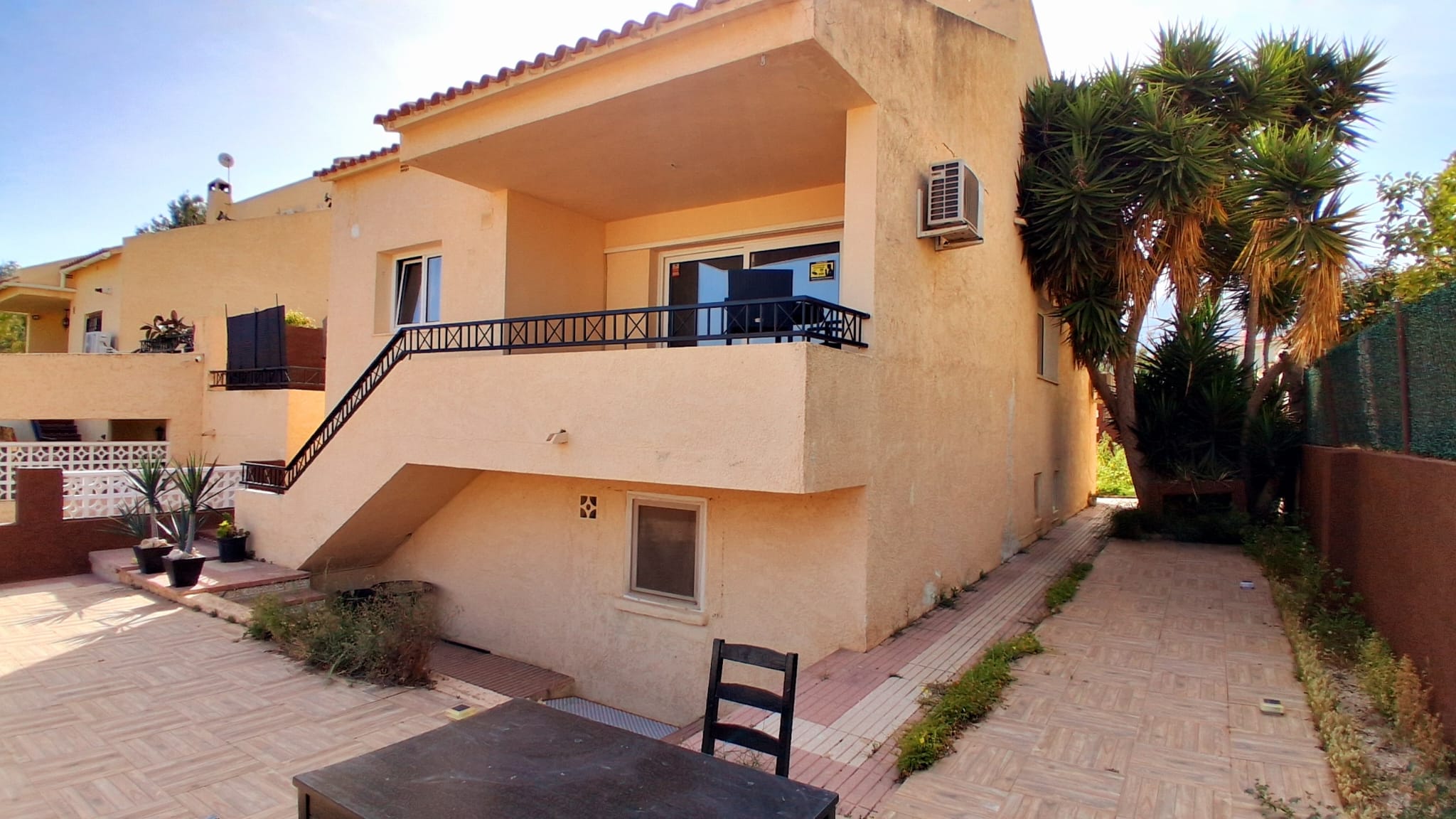 A spacious family house that is functionally divided into two apartments.