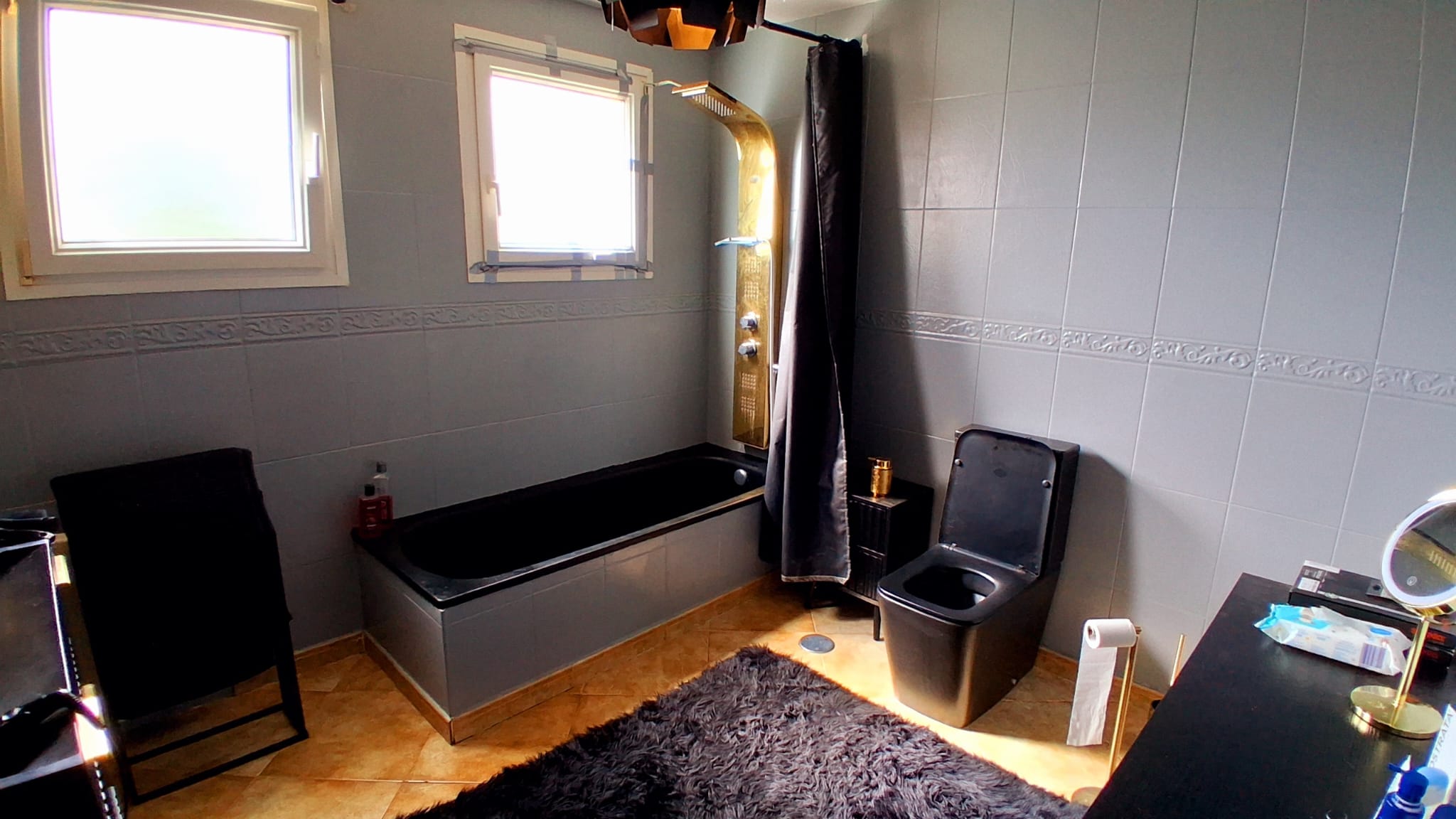 A spacious family house that is functionally divided into two apartments.