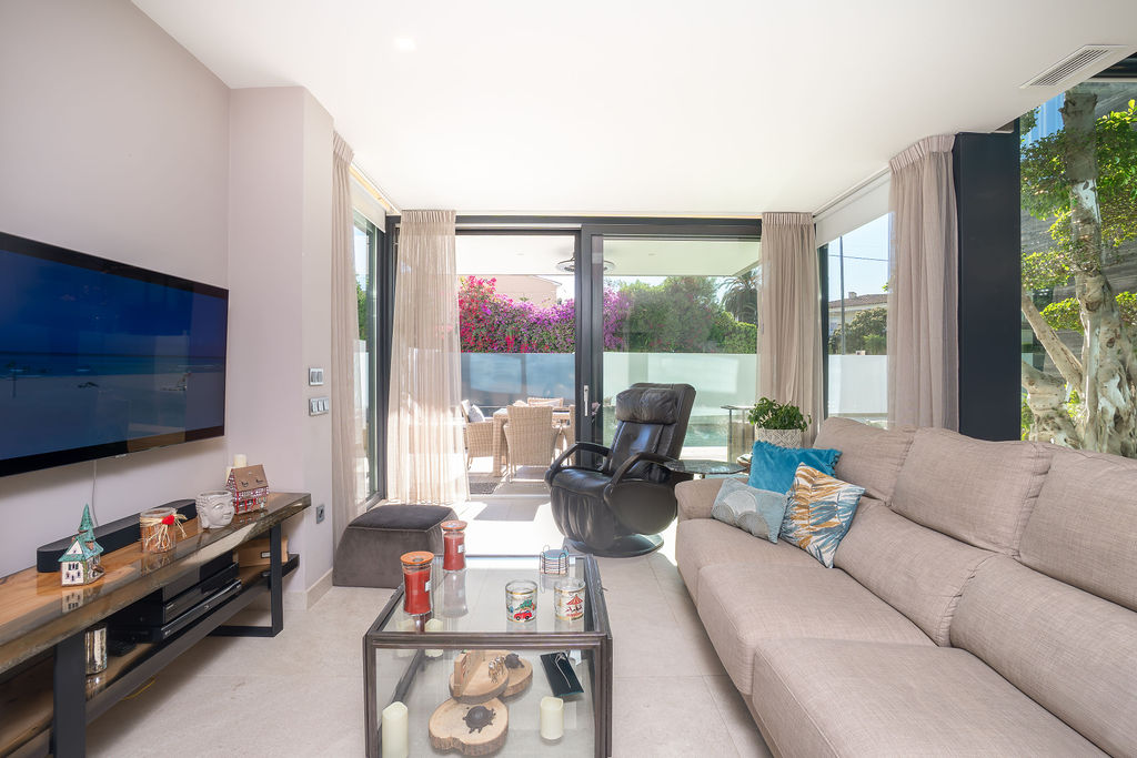 Fantastic modern luxury villa close to center Albir