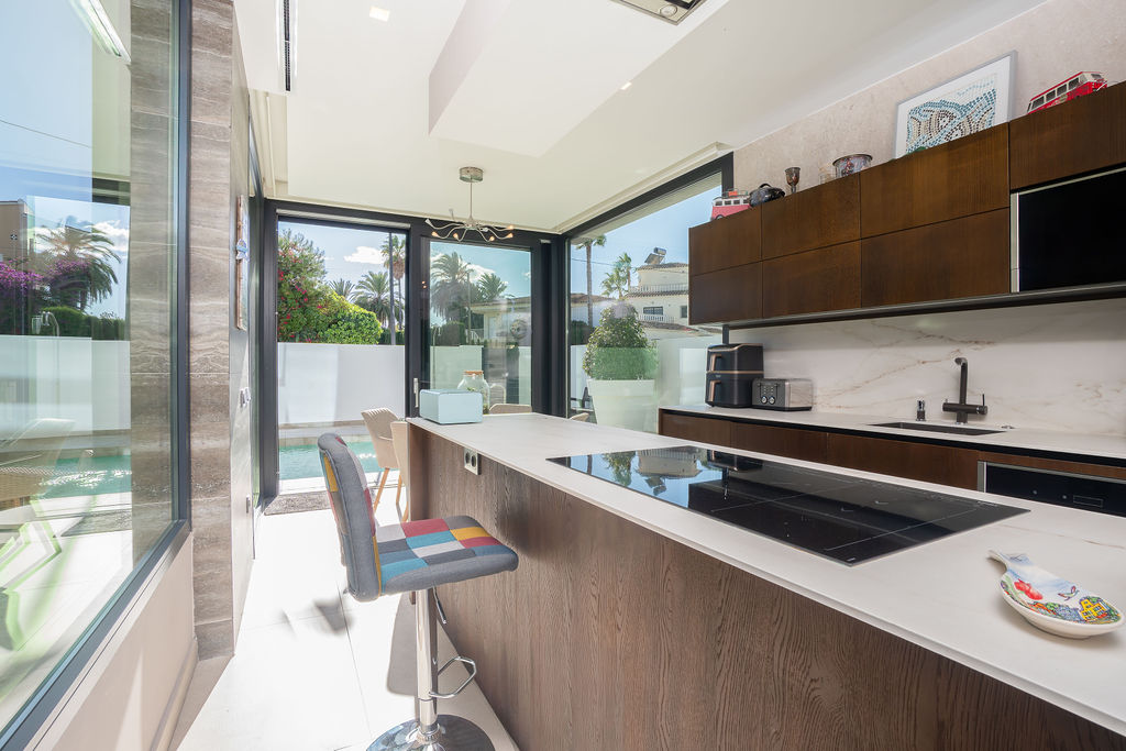 Fantastic modern luxury villa close to center Albir