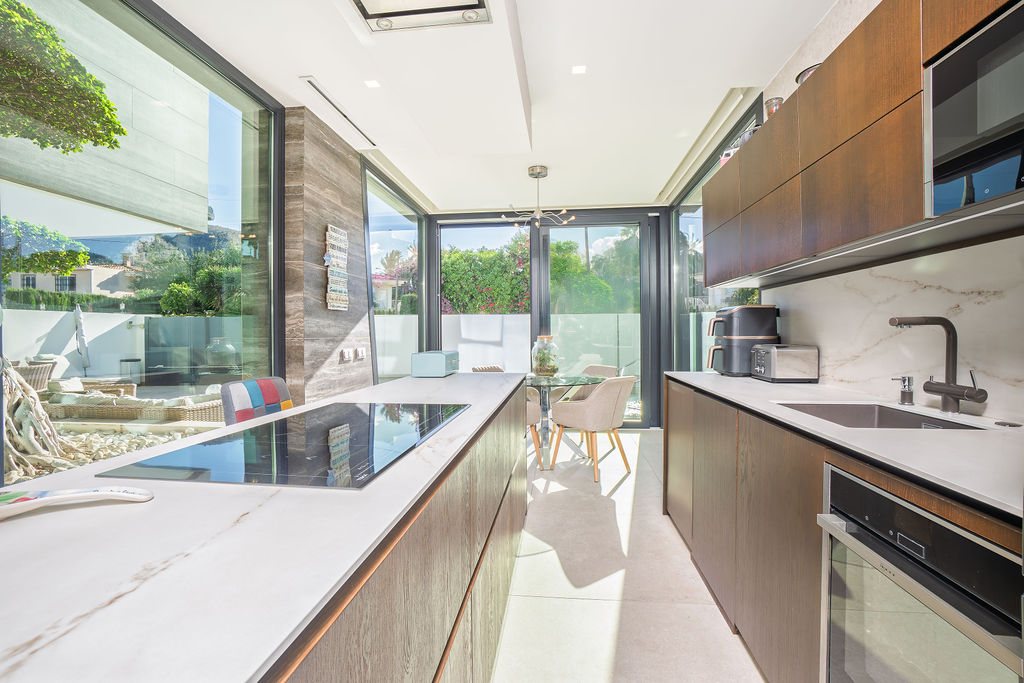 Fantastic modern luxury villa close to center Albir
