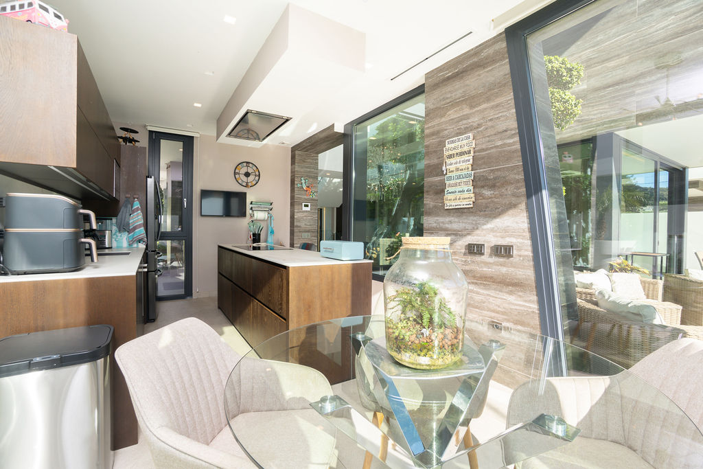 Fantastic modern luxury villa close to center Albir
