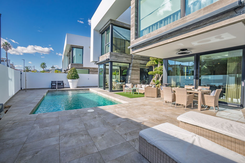 Fantastic modern luxury villa close to center Albir