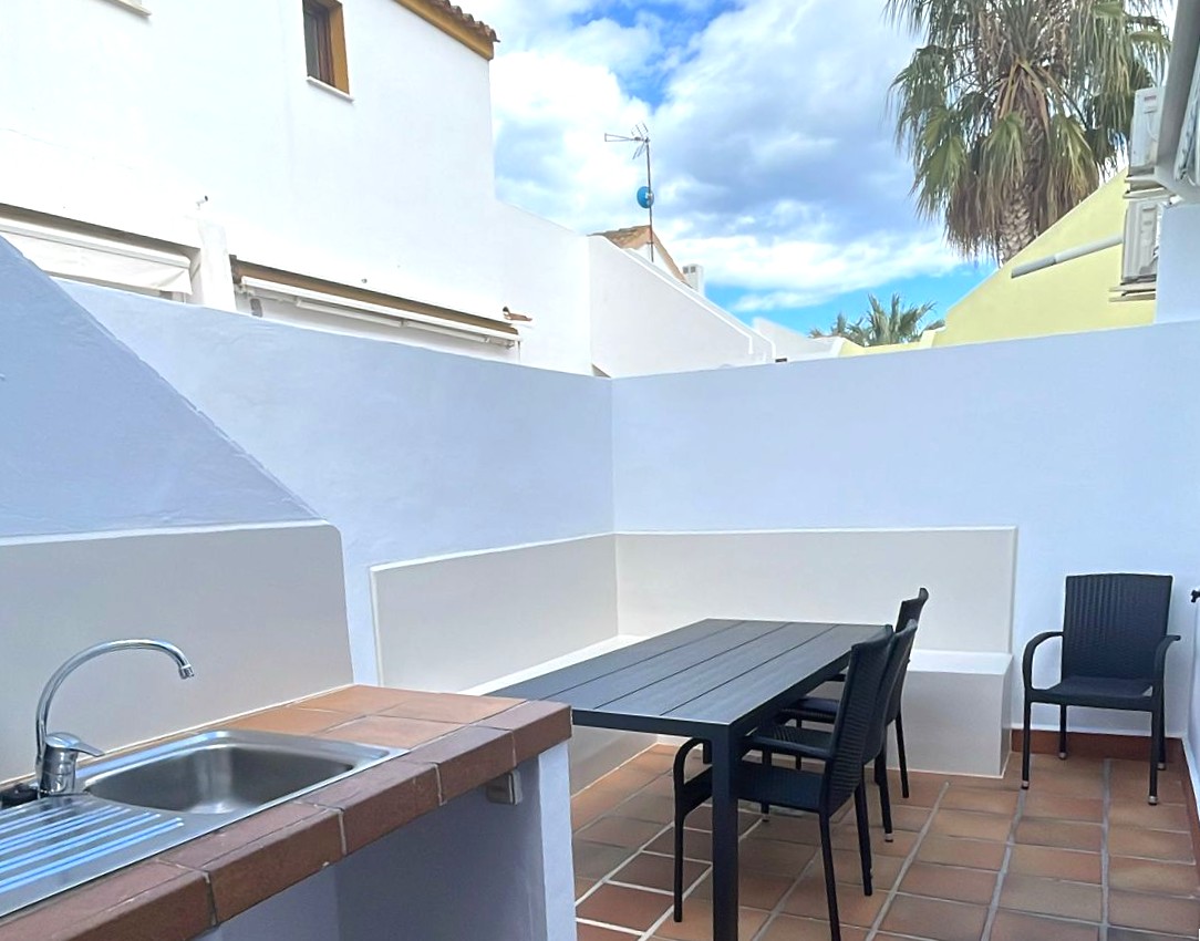 Semi-detached house in El Verger with a tourist license, near the beach.
