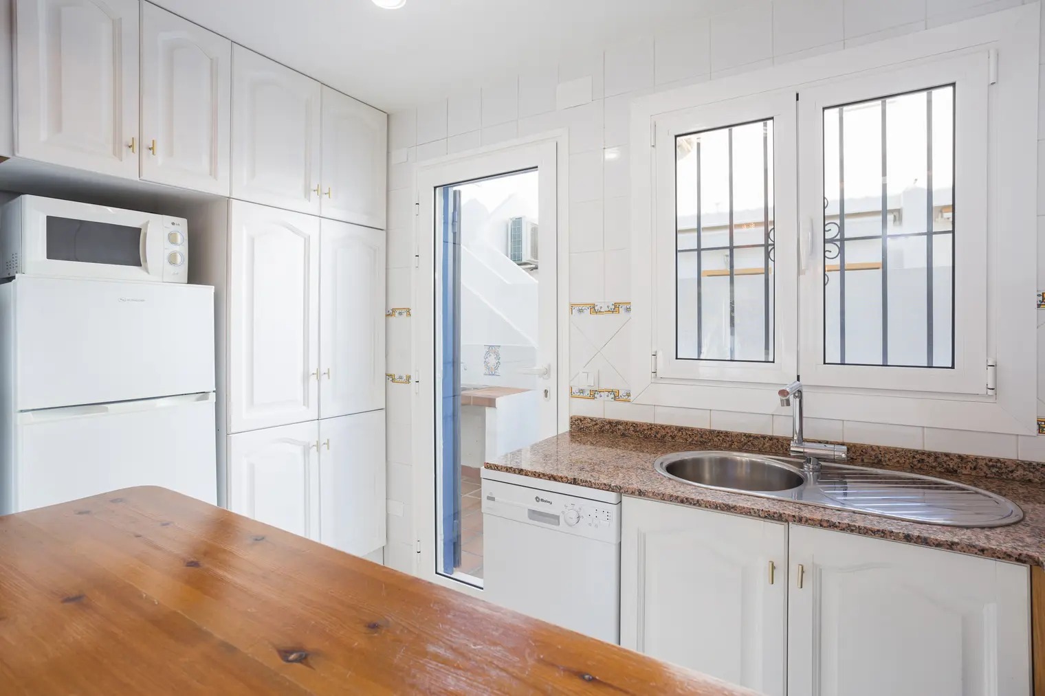 Semi-detached house in El Verger with a tourist license, near the beach.