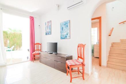 Two-storey house in Calpe, in the Cometa III urbanization.