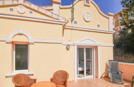 Two-storey house in Calpe, in the Cometa III urbanization.