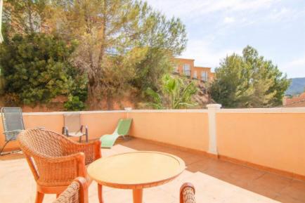 Two-storey house in Calpe, in the Cometa III urbanization.